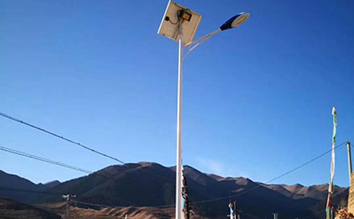 兰州高原太阳能路灯技术指南：抗风沙与长续航解决方案
